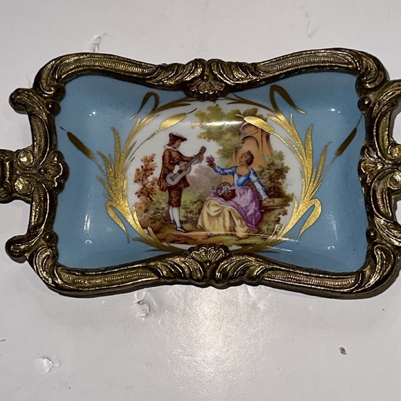 Porcelain De France Hand Trinket Dish w/Handle. - Picture 2 of 6